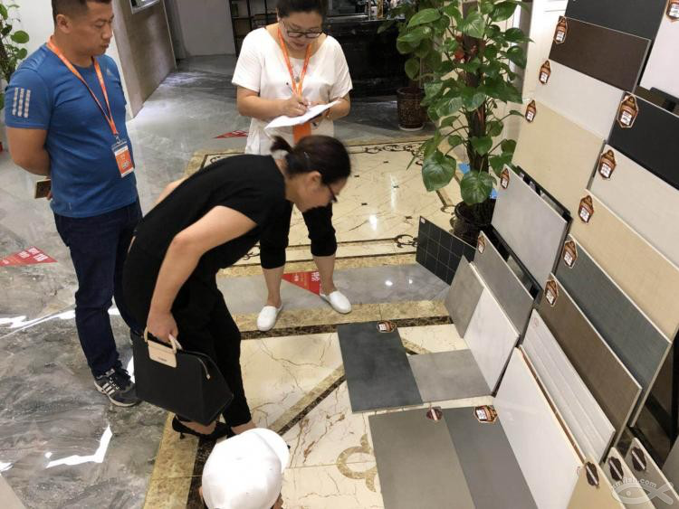 去网红店选瓷砖,没想到老板居然和我们是...... 去网红店选瓷砖,没想到老板居然和我们是......