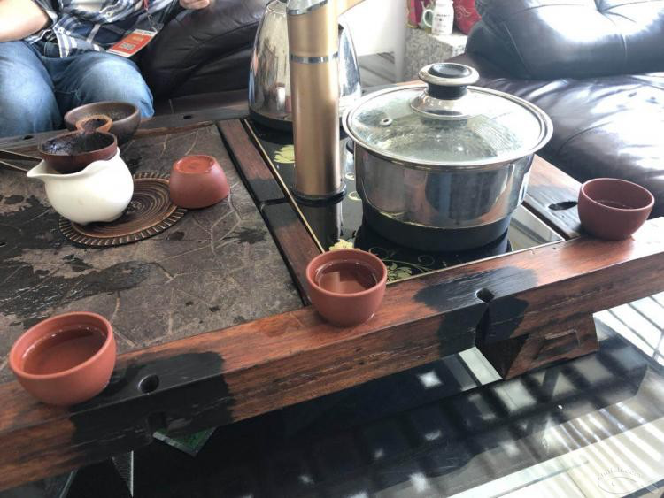 去网红店选瓷砖,没想到老板居然和我们是...... 去网红店选瓷砖,没想到老板居然和我们是......
