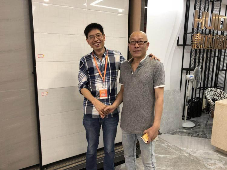 去网红店选瓷砖,没想到老板居然和我们是...... 去网红店选瓷砖,没想到老板居然和我们是......